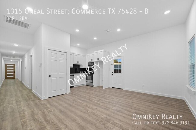 1315 Oneal St Commerce, TX 75428 photo 2