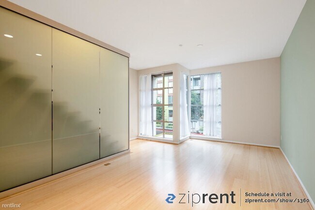 Modern Emeryville Living with Bay Views — 1364 Powell Street photo 5