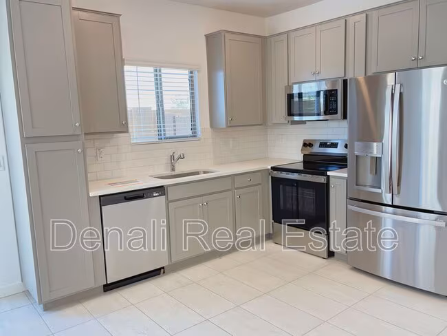 28065 N 28th Dr Phoenix, AZ 85083 photo 3