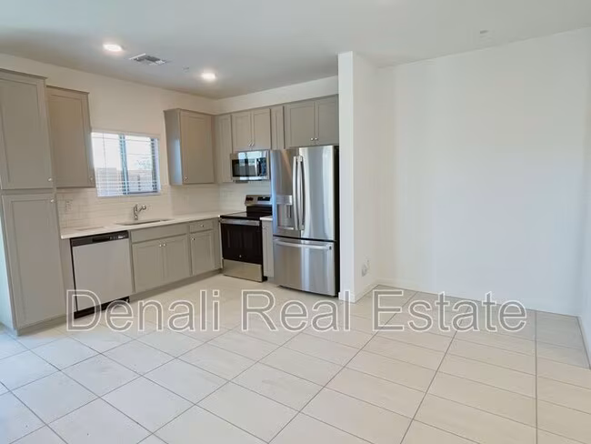 28065 N 28th Dr Phoenix, AZ 85083 photo 4