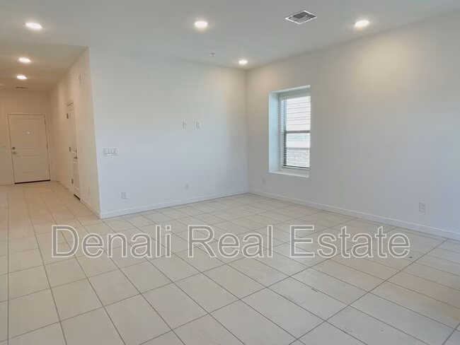 28065 N 28th Dr Phoenix, AZ 85083 photo 5