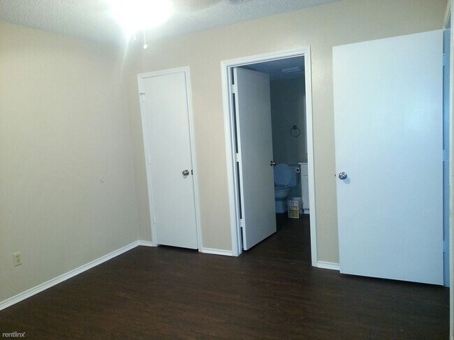 111 Peachtree Court, Kennedale, TX 76060 photo 3