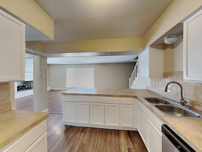 1718 Glen Alta Drive, Irving, TX 75061 photo 5