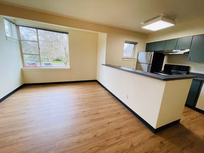 Radford Court photo 4