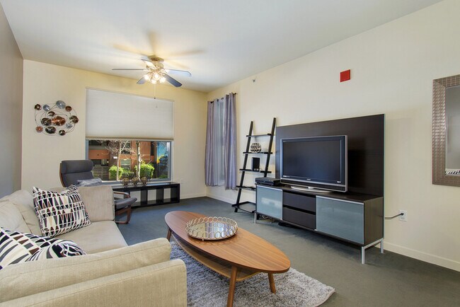 1150 J St San Diego, CA 92101 photo 2