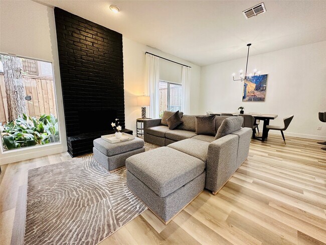1504 Southmore Boulevard, Houston, TX 77004 photo 2