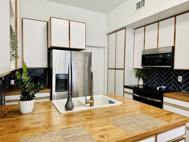 1504 Southmore Boulevard, Houston, TX 77004 photo 5