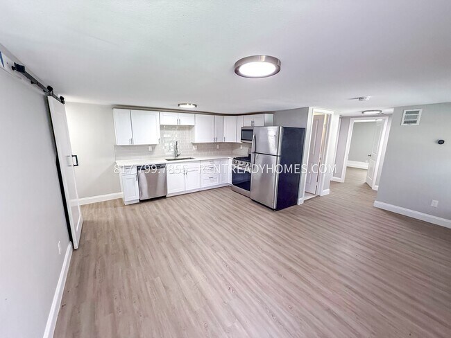 2014 Ross Ave Fort Worth, TX 76164 photo 3