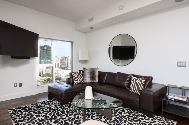 575 Sixth Ave San Diego, CA 92101 photo 3
