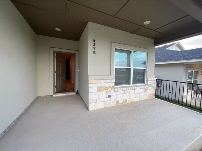 629 Cr 306 Jarrell, TX 76537 photo 2