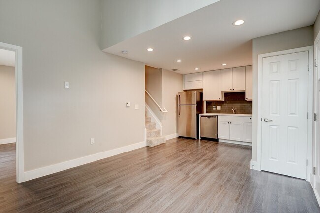 935 La Posada Dr Austin, TX 78752 photo 5