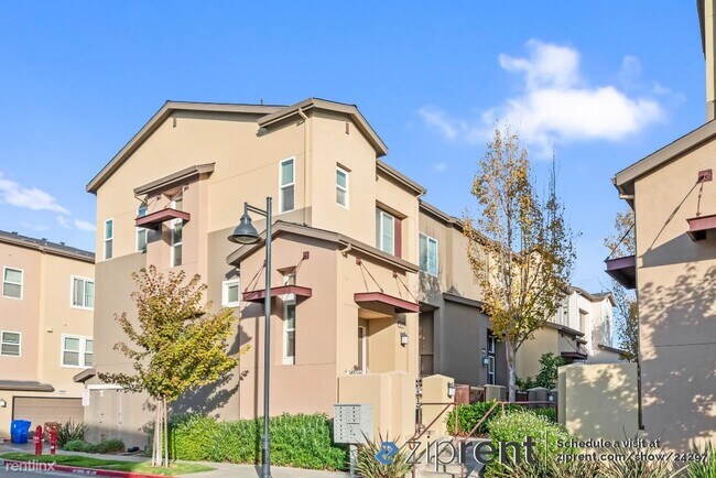 2840 10th St photo 2