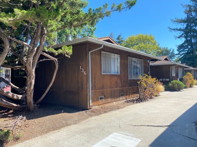 136 Market St Santa Cruz, CA 95060 photo 2