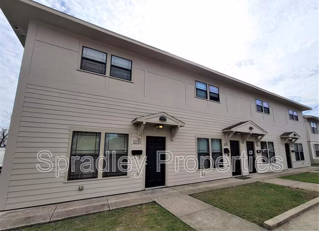 1029 N Wall St Belton, TX 76513 photo 2