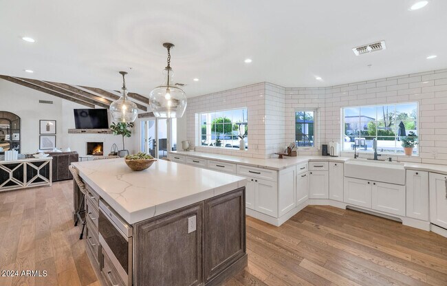 8313 E Carol Way Scottsdale, AZ 85260 photo 4