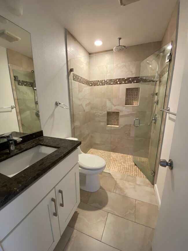 9454 Twin Trails Dr San Diego, CA 92129 photo 3
