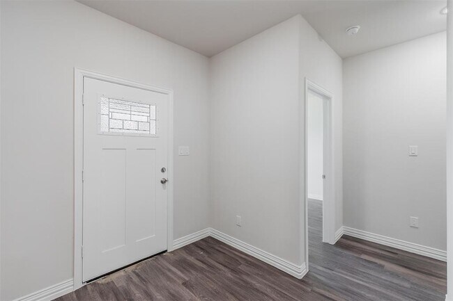 2415 San Gabriel Dr photo 2