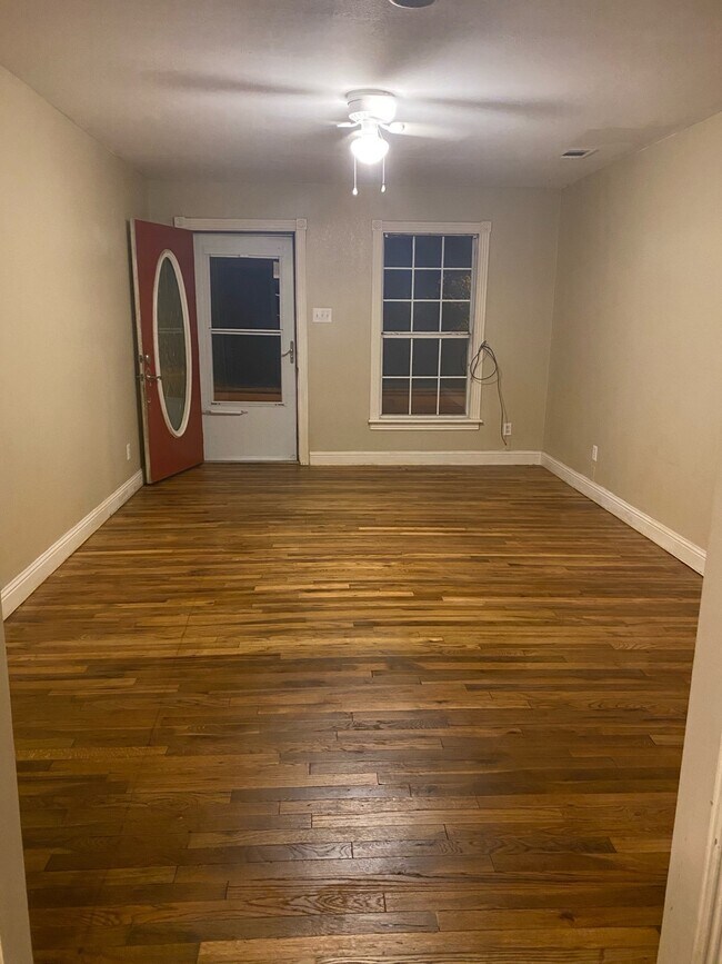 411 College Street Canton, TX 75103 photo 4