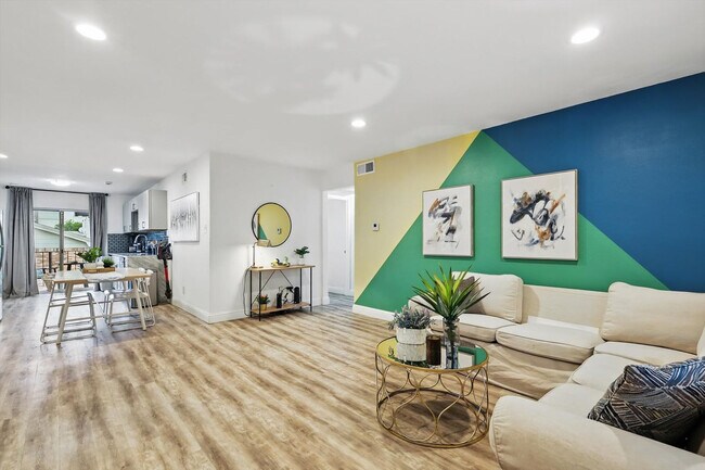 8083 Meadow Rd Dallas, TX 75231 photo 2