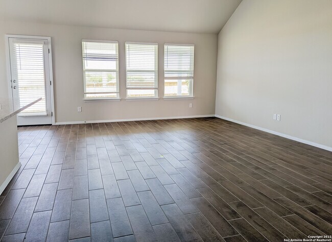 139 Spiny Lizard Ln San Marcos, TX 78666 photo 4