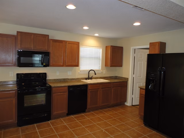 270 New Country Rd Kyle, TX 78640 photo 2