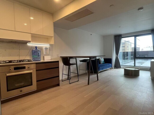 144-49 Northern Blvd Queens, NY 11354 photo 2
