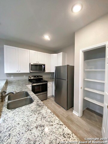 6910 Crestway Rd San Antonio, TX 78239 photo 4