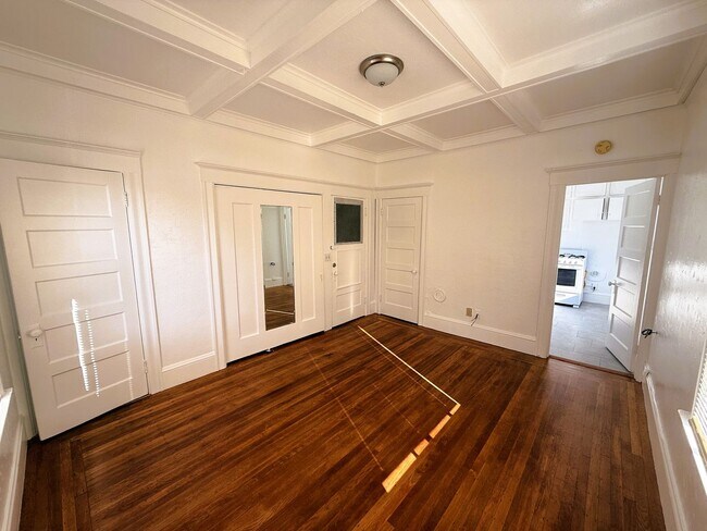 464 41st St Oakland, CA 94609 photo 2