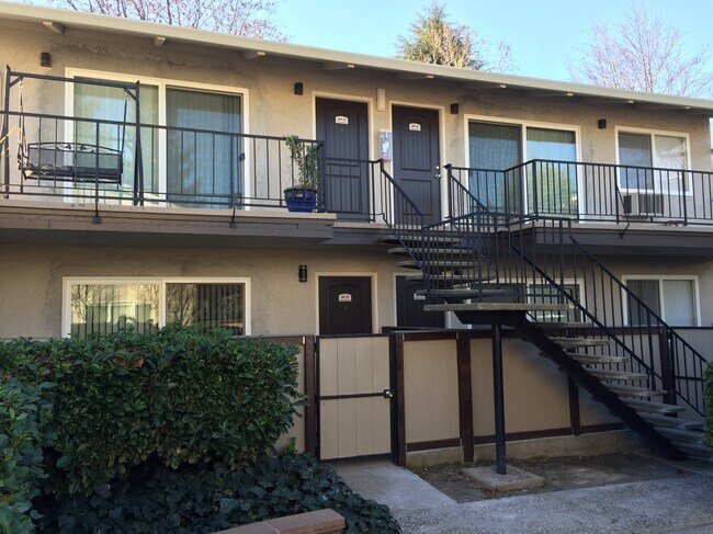 Redwood Apartments photo 5