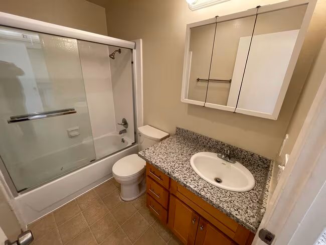 Redwood Apartments photo 3