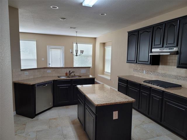 1404 Hummingbird Ct Crowley, TX 76036 photo 2