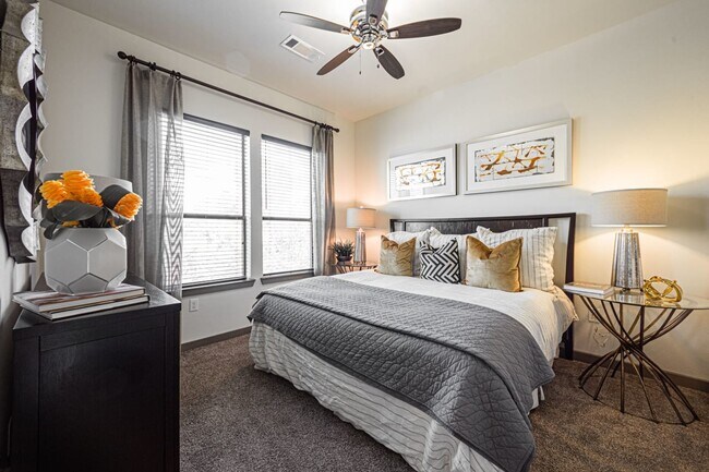 898 Threadneedle Street, Houston, TX 77079 photo 5