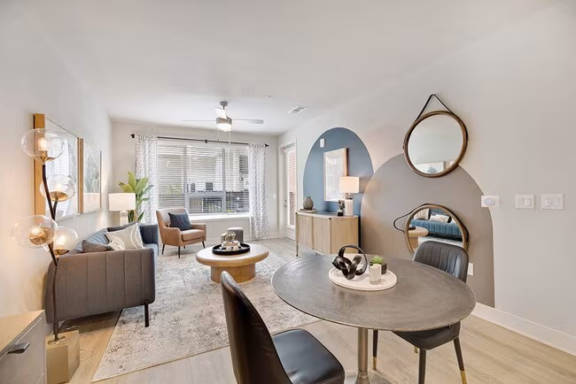 1810 Main Apartments photo 4