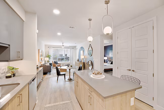 1810 Main Apartments photo 3