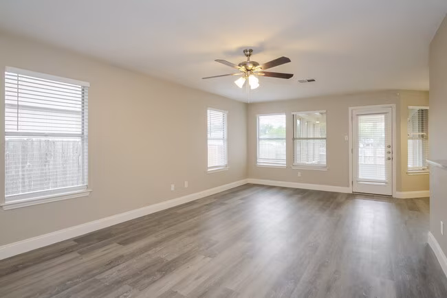 809 Bushmills Ct Pflugerville, TX 78660 photo 4