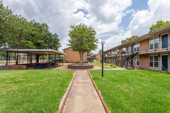 Beechnut Grove photo 4