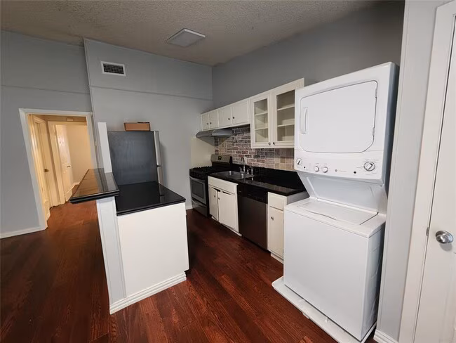 602 W. 51 St photo 2