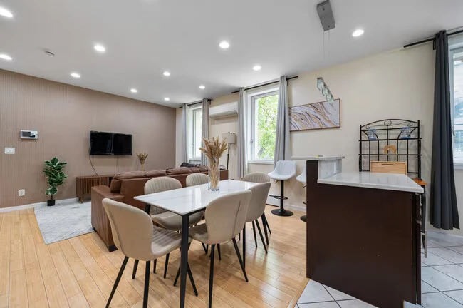 318 E 62nd St New York, NY 10065 photo 5