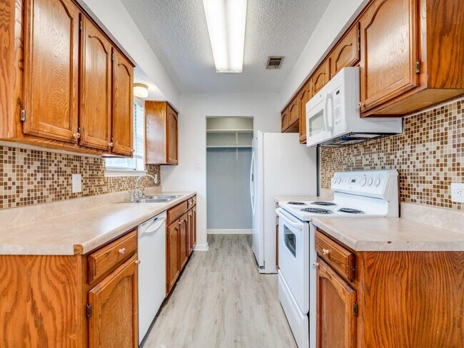 6001 Old Mill Court, Watauga, TX 76148 photo 4