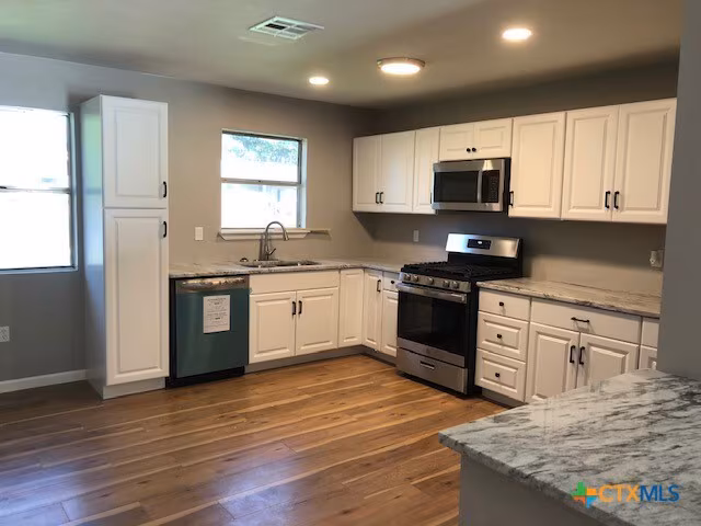 2316 N Austin St Seguin, TX 78155 photo 3