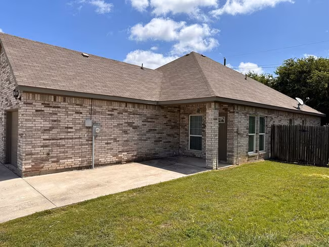 7511 Novella Dr Fort Worth, TX 76134 photo 2