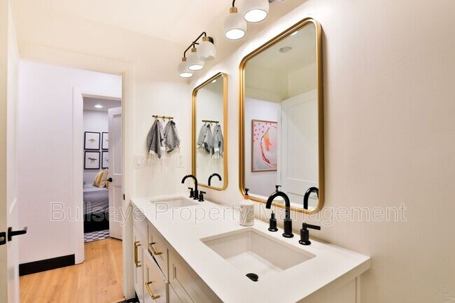 2672 E. Mesquite St. photo 4