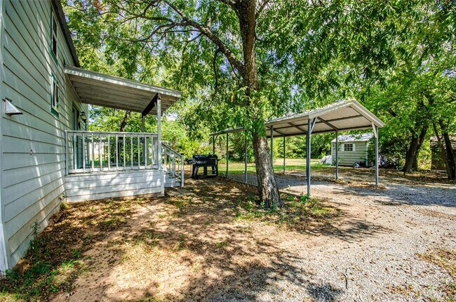 208 N Main St Leonard, TX 75452 photo 2