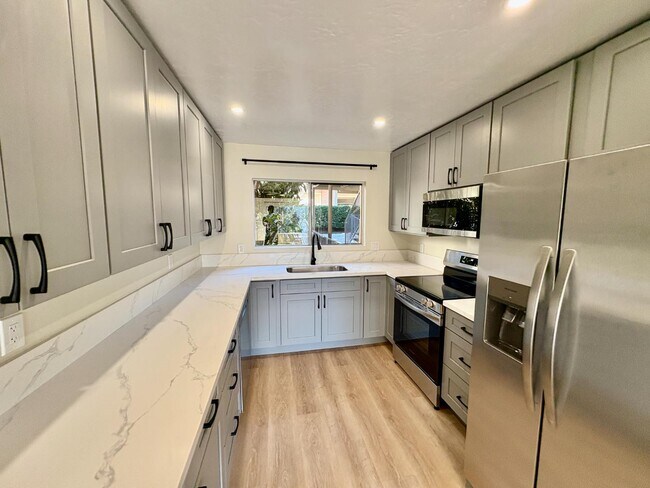 6816 Hyde Park Dr San Diego, CA 92119 photo 4