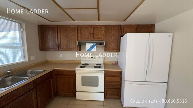 3213 E Hartford Ave Phoenix, AZ 85032 photo 2