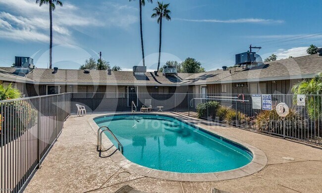 Discover this Charming 2-Bedroom - Tempe - Close to Mill Ave photo 4