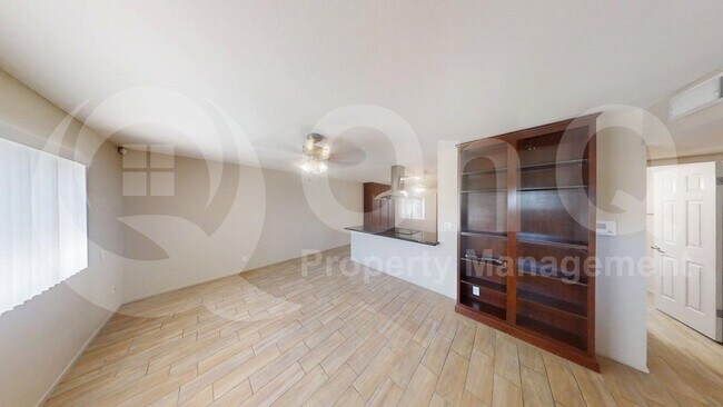 Discover this Charming 2-Bedroom - Tempe - Close to Mill Ave photo 5