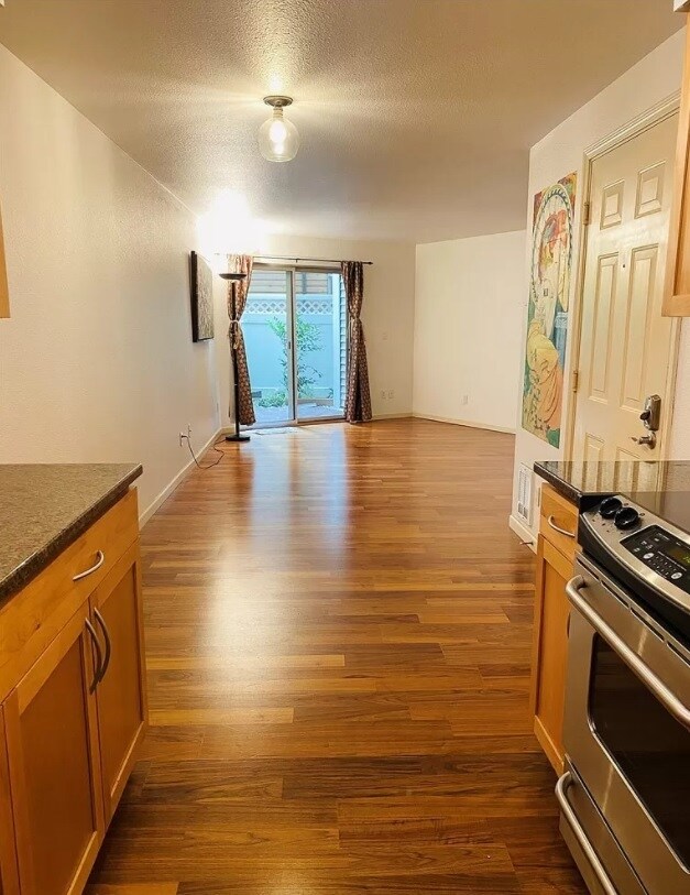 3045 20th Ave W Seattle, WA 98199 photo 2