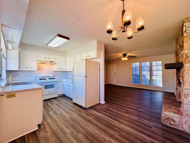 12005-B Charing Cross, Austin, TX 78759 photo 5