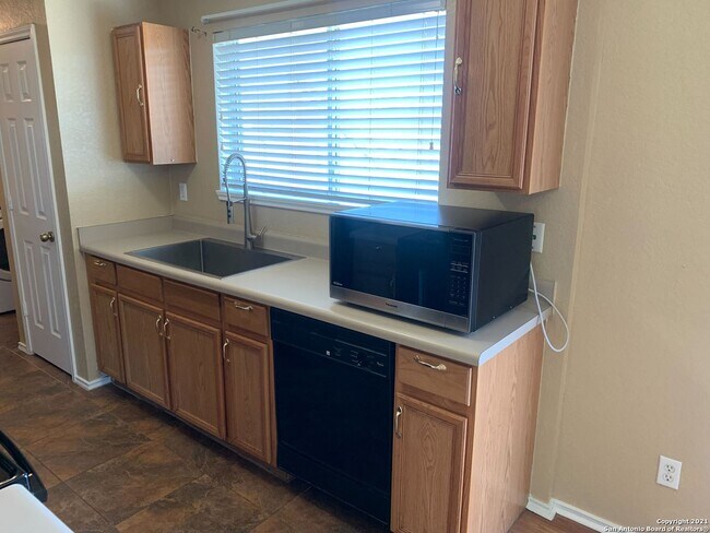 3842 Candleglenn San Antonio, TX 78244 photo 4